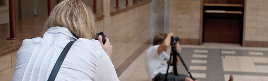 Fotografen in einem Zechengebäude